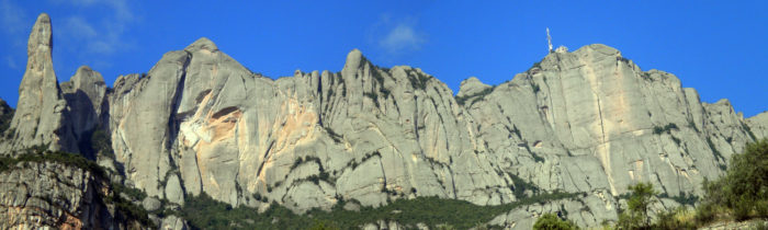 La vessant nord de Montserrat, on el massís es mostra més imponent